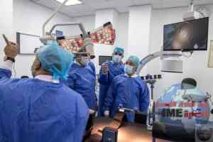 أول عملية جراحية لتطويل أوتار الطرفين لطفل مصاب بشلل دماغي بنجاح بمستشفى الجراحات الجديد