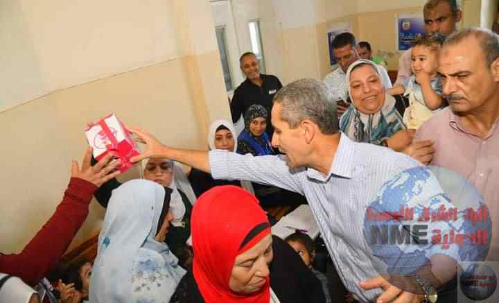 توزيع هدايا رئيس الجمهورية على أبناء العاملين بشركة مصر للغزل والنسيج بالمحلة الكبرى 