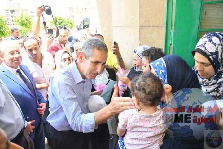 توزيع هدايا رئيس الجمهورية على أبناء العاملين بشركة مصر للغزل والنسيج بالمحلة الكبرى 