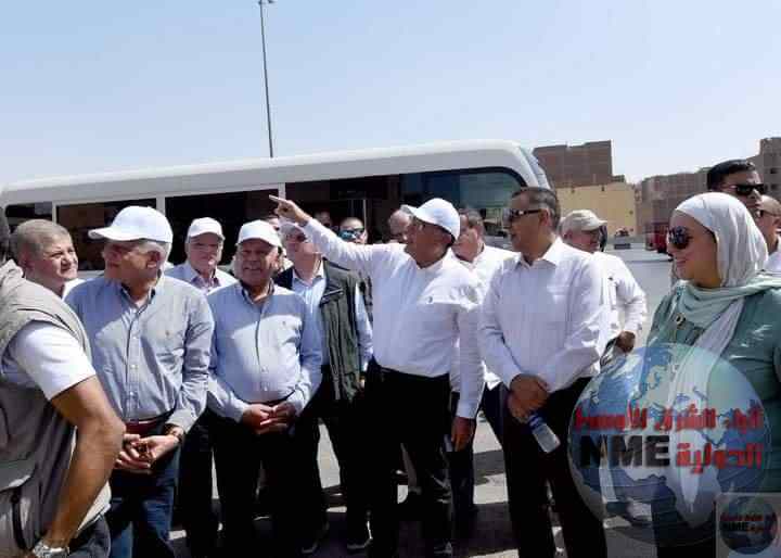 رئيس الوزراء يتفقد أعمال تطوير الهوية البصرية على الطريق الدائري 