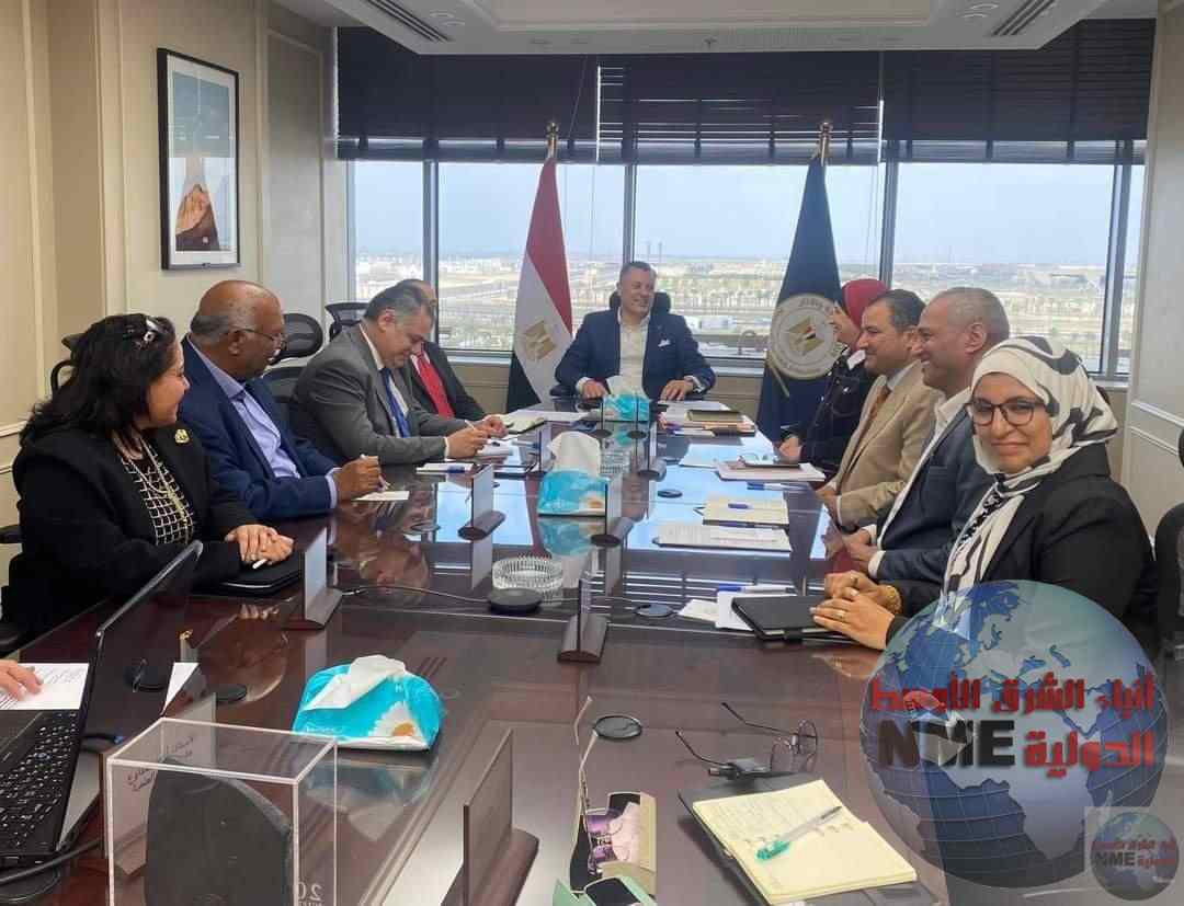 أحمد عيسى يعقد اجتماعا موسعا لمناقشة مشروع تطوير ورفع كفاءة مقابر الصحابة وآل البيت والصالحين بسفح جبل المقطم