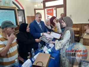 رئيس مركز ومدينة مطوبس يكرم اوائل الثانوية العامة بمدرسة منيةالمرشد الثانوية المشتركة