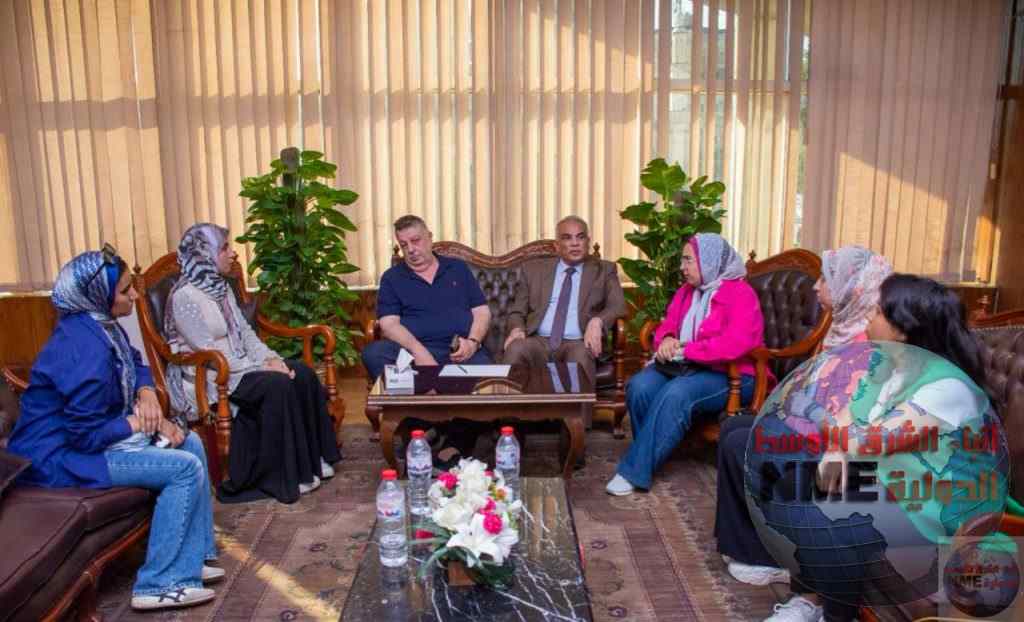 رئيس جامعة طنطا يجتمع بوفد من الطبيبات للاستماع إلى شكواهم ومطالبهم