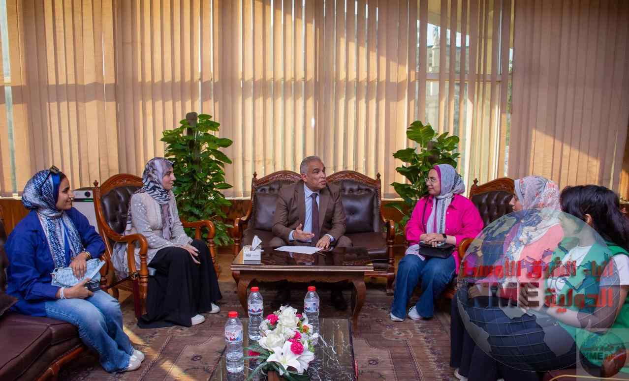 رئيس جامعة طنطا يجتمع بوفد من الطبيبات للاستماع إلى شكواهم ومطالبهم