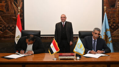 محافظ الغربية يشهد توقيع عقد جديد لجمع ونقل المخلفات بقرى مركز طنطا