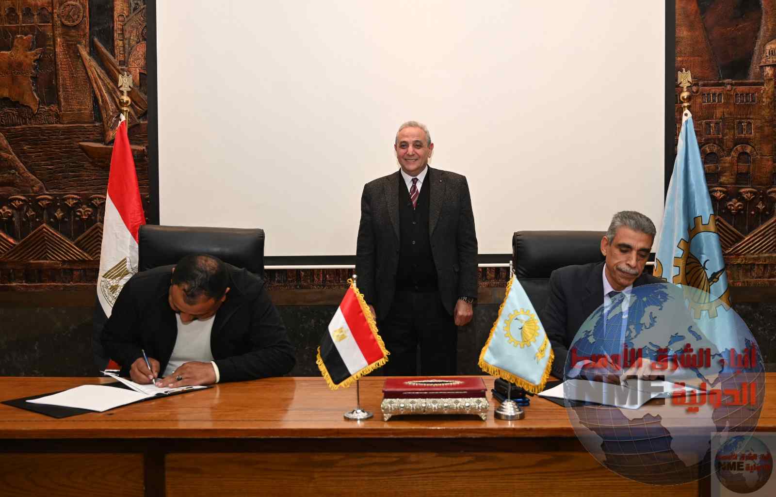 محافظ الغربية يشهد توقيع عقد جديد لجمع ونقل المخلفات بقرى مركز طنطا