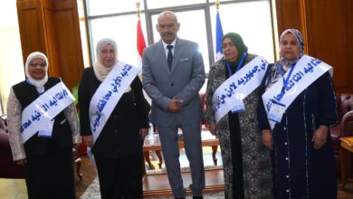محافظ السويس يكرم الأمهات المثاليات بمحافظة السويس