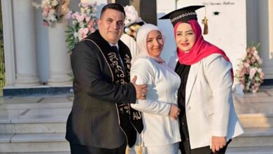الأستاذة أمل سلام تقدم تهنئة خاصة للدكتورة نور محسن داوود بمناسبة التخرج والتفوق العلمي