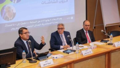 "حروب الشاشات" خبراء الإعلام يحذرون: الذكاء الاصطناعي والخوارزميات يعيدان تشكيل الوعي العالمي
